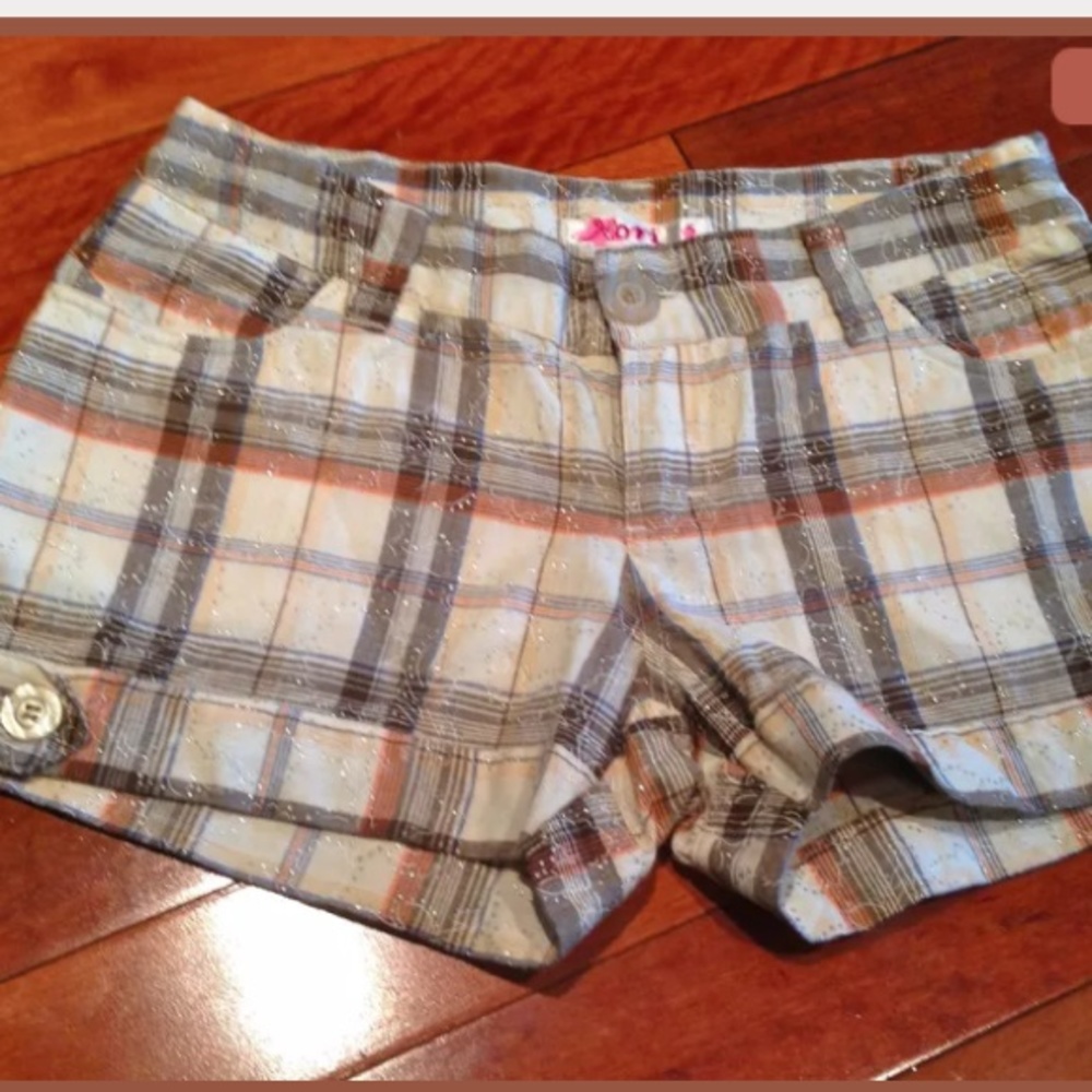 Nori shorts NWOT 🕉